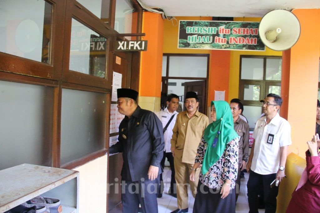 Hari Pertama Unas SD-SMP, Bupati Sidoarjo Sidak di 4 Sekolah