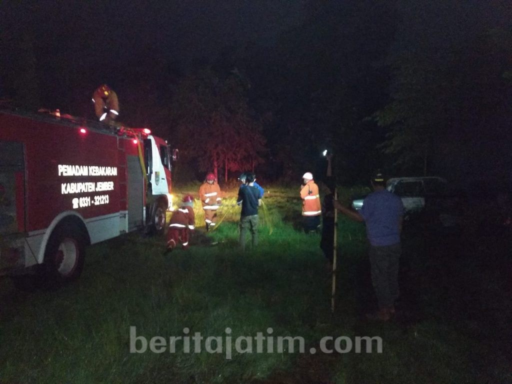 Dua Mobil Terbakar Mendadak