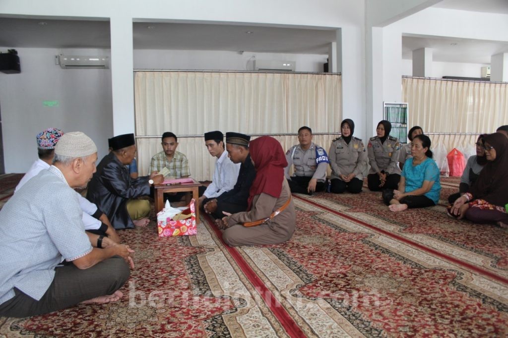 Tahanan Kasus Pencurian Nikahi Kekasihnya di Kantor Polisi