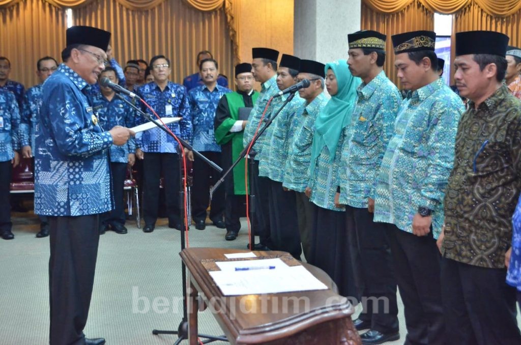 74 Anggota BPD Gresik Dilantik Bupati Sambari