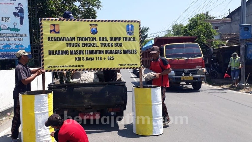 Jembatan di Jalur Provinsi Ambles, Arus Kendaraan Dialihkan