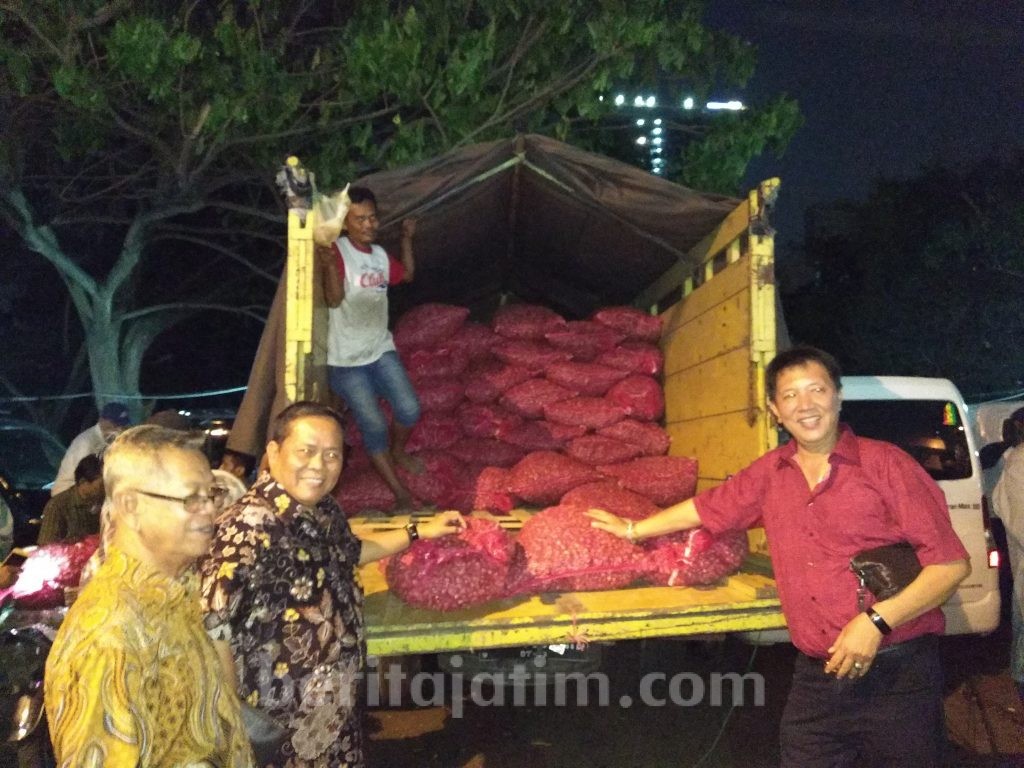 Bawang Murah Diserbu Pembeli