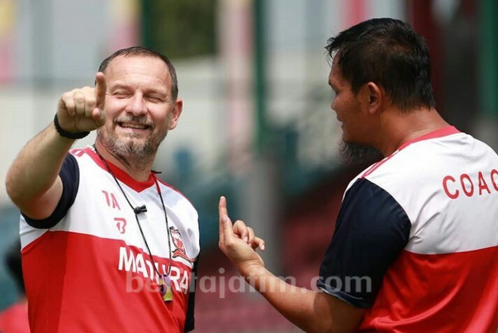 Dejan Antonic Minta Timnya Fokus Lawan Persebaya