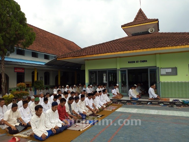 Azan Berkumandang, Napi Lapas Jombang Wajib Salat Berjamaah