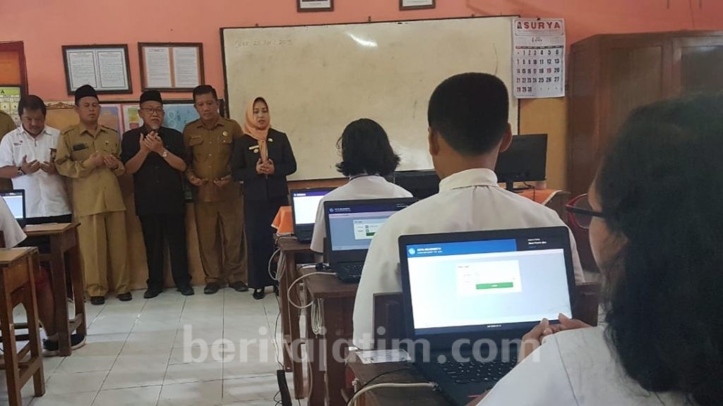 Tinjau Pelaksanaan USBN SD dan UNBK SMK, Ini Temuan Walikota Mojokerto