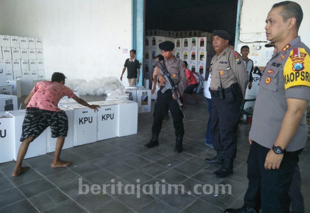 Kapolres Pamekasan Pantau Pengembalian Logistik Pemilu