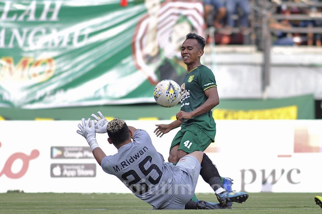 Cerita Irfan Jaya Bertukar Jersey dengan Andik Vermansyah