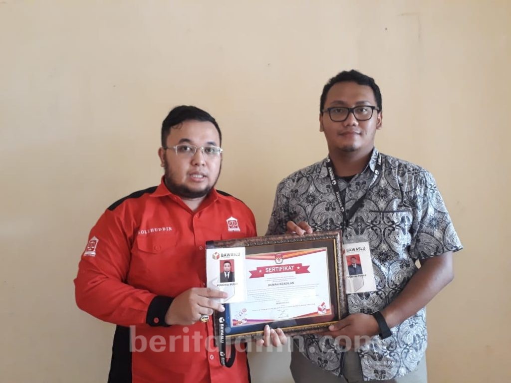 Tim Pemantau Rumah Keadilan Kediri Temukan Banyak APK di Sekitar TPS