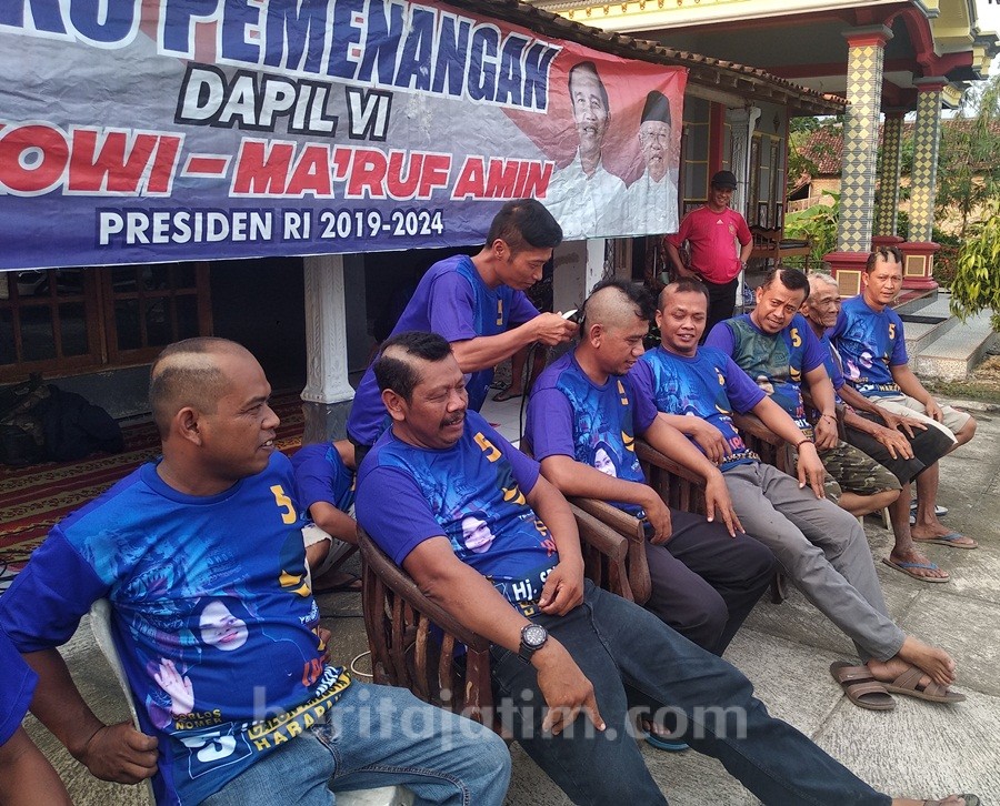 Yakini Menang Pilpres, Relawan Jokowi-Ma’ruf Amin di Ponorogo Cukur Gundul