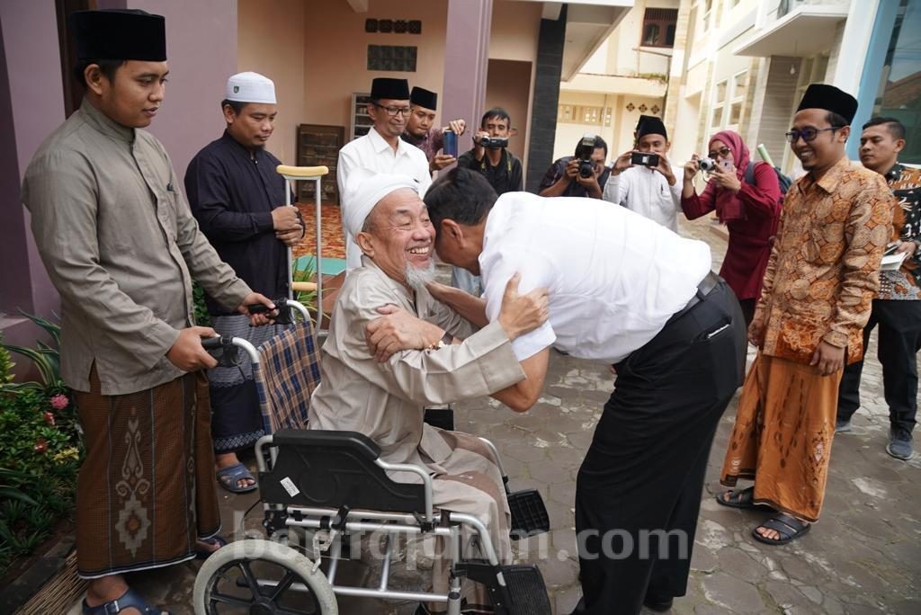 Klarifikasi LBP Saat Berkunjung ke Ponpes Nurul Cholil Bangkalan
