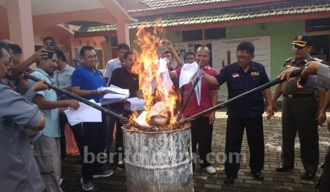 KPU Lumajang Musnahkan Ribuan Surat Suara Rusak