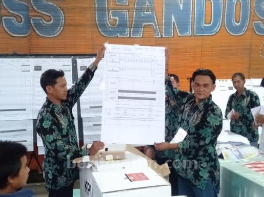 Jokowi – Ma’ruf Unggul di TPS Wabup Malang