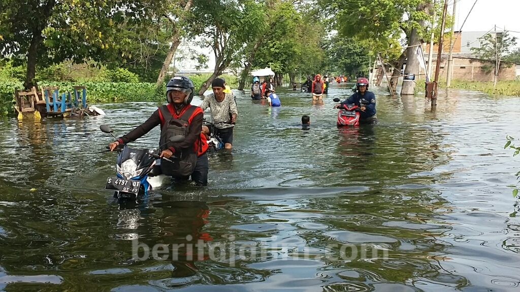 Banjir Kali Lamong Meluas Lagi, Akses Jalan Gresik-Mojokerto Lumpuh