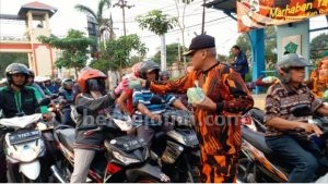 MPC Pemuda Pancasila Sidoarjo Bagi-bagi Takjil