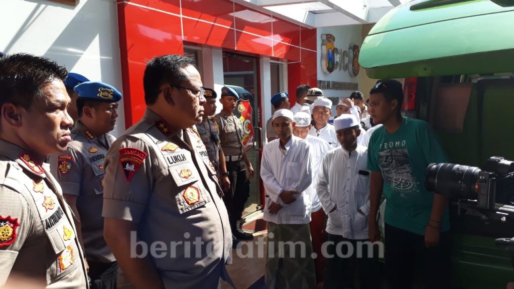 Rencana Aksi People Power, Polda Jatim Temukan 4 Bom Molotov di Kendaraan Asal Pamekasan