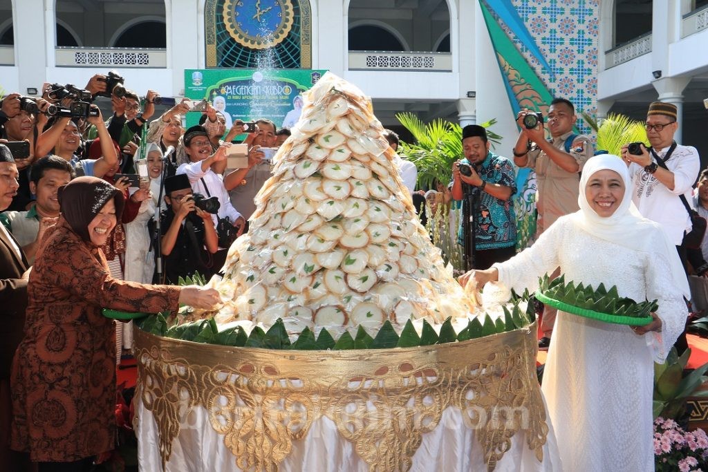 Gubernur Khofifah Saksi Pemecahan Rekor MURI 21 Ribu Apem