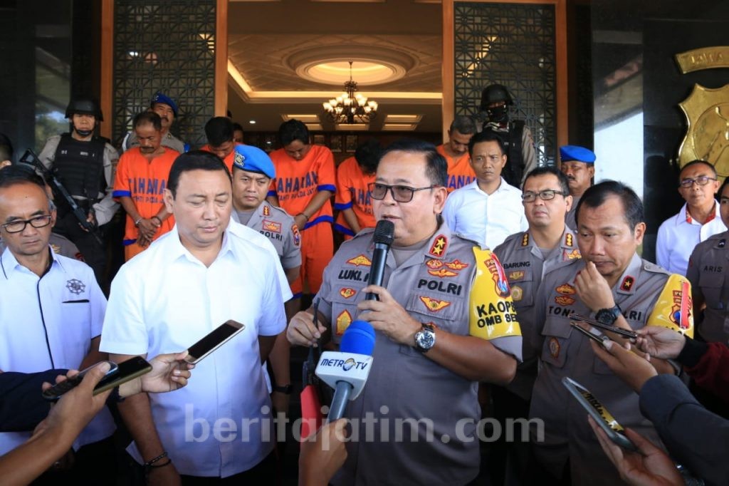 Polda Jatim Amankan 38 Bom Molotov dari Pelaku Pembakaran Mapolsek Tambelangan