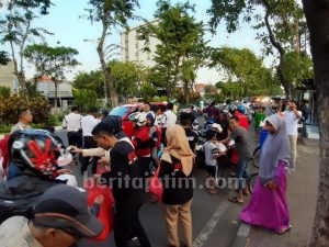 DPD KAI Bagi-Bagi Takjil Pada Tahanan
