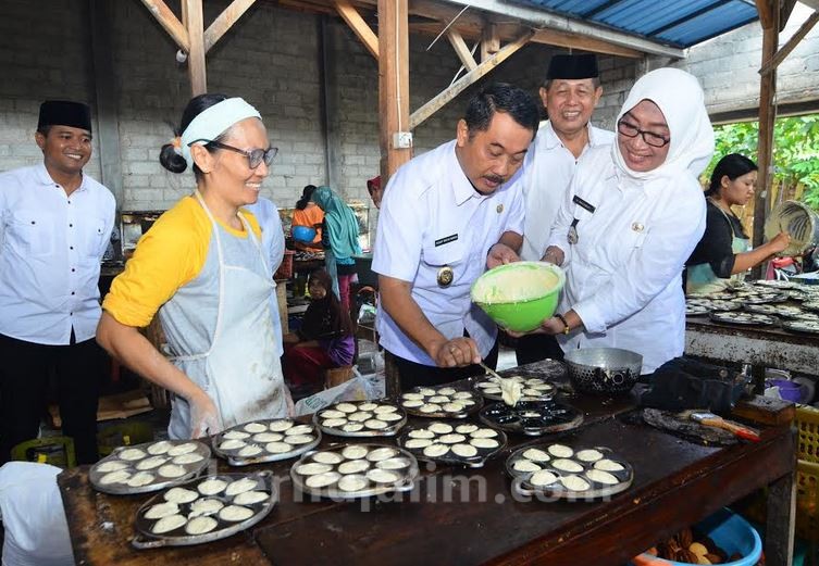 Banjir Pesanan, Usaha Kue Lebaran di Banyuwangi Produksi 4 Kuintal Perhari