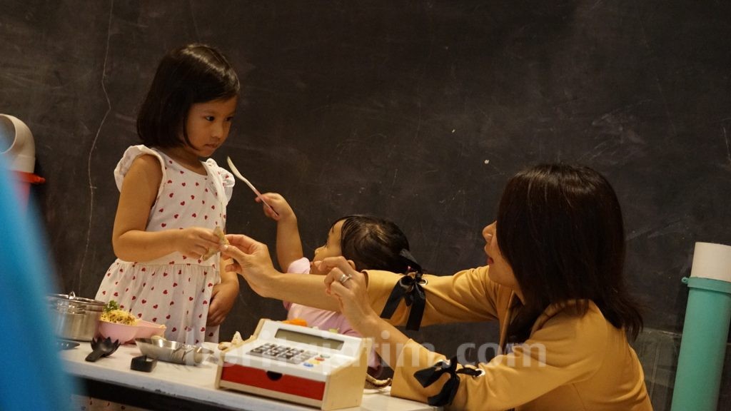 Unik, Cafe Pertama di Surabaya yang Berkonsep Ramah Ibu dan Anak