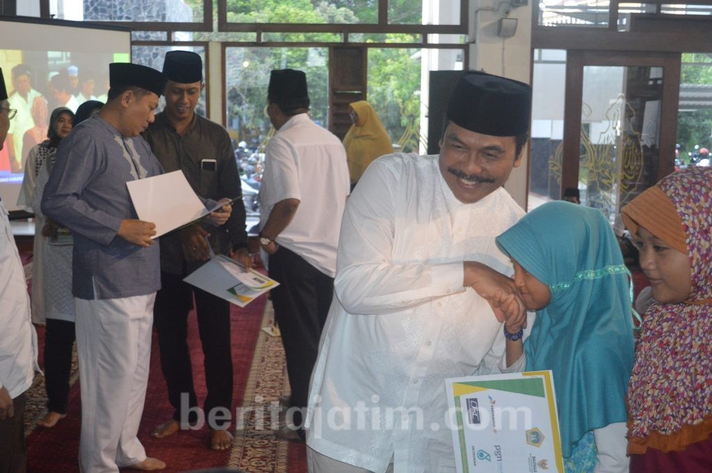 Ribuan Anak Yatim dan Dhuafa Terima Santunan dari Baznas Gresik