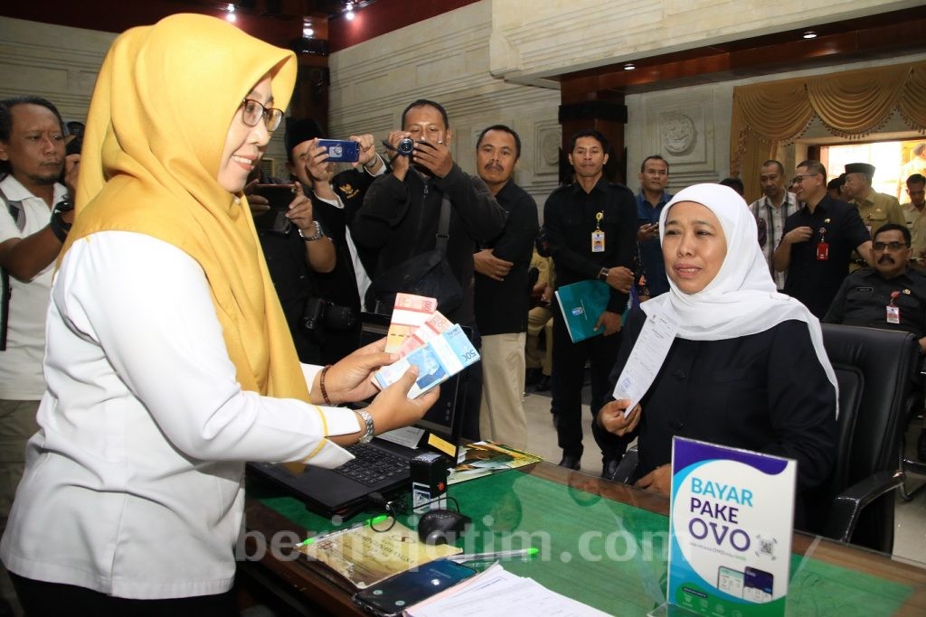 Usai Terima THR, Gubernur Khofifah Ingatkan ASN Bayar Zakat