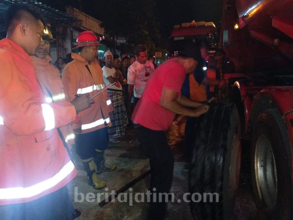 Kampas Rem Nyaris Bikin Truk BBM Terbakar