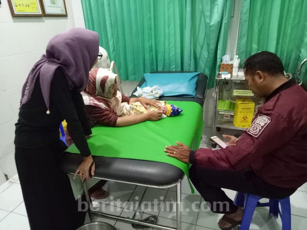 Bayi Cantik Ditelantarkan di Atas ‘Bayang’