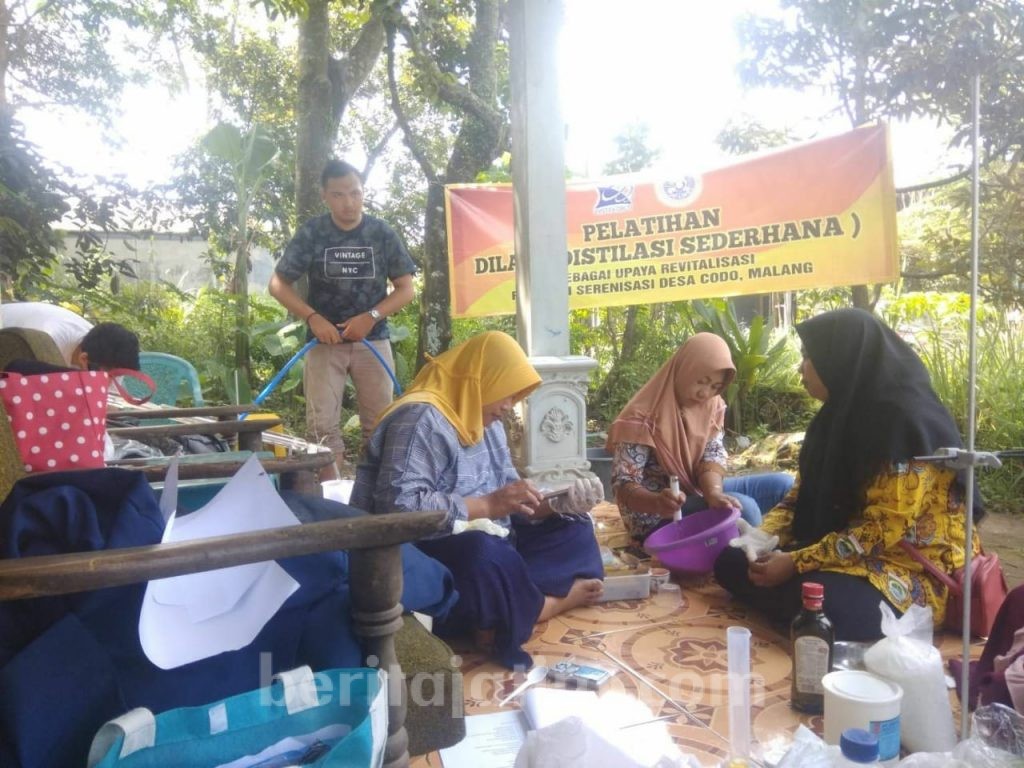 Berdayakan Masyarakat, Mahasiswa Farmasi Luncurkan Program Pelatihan DILAN