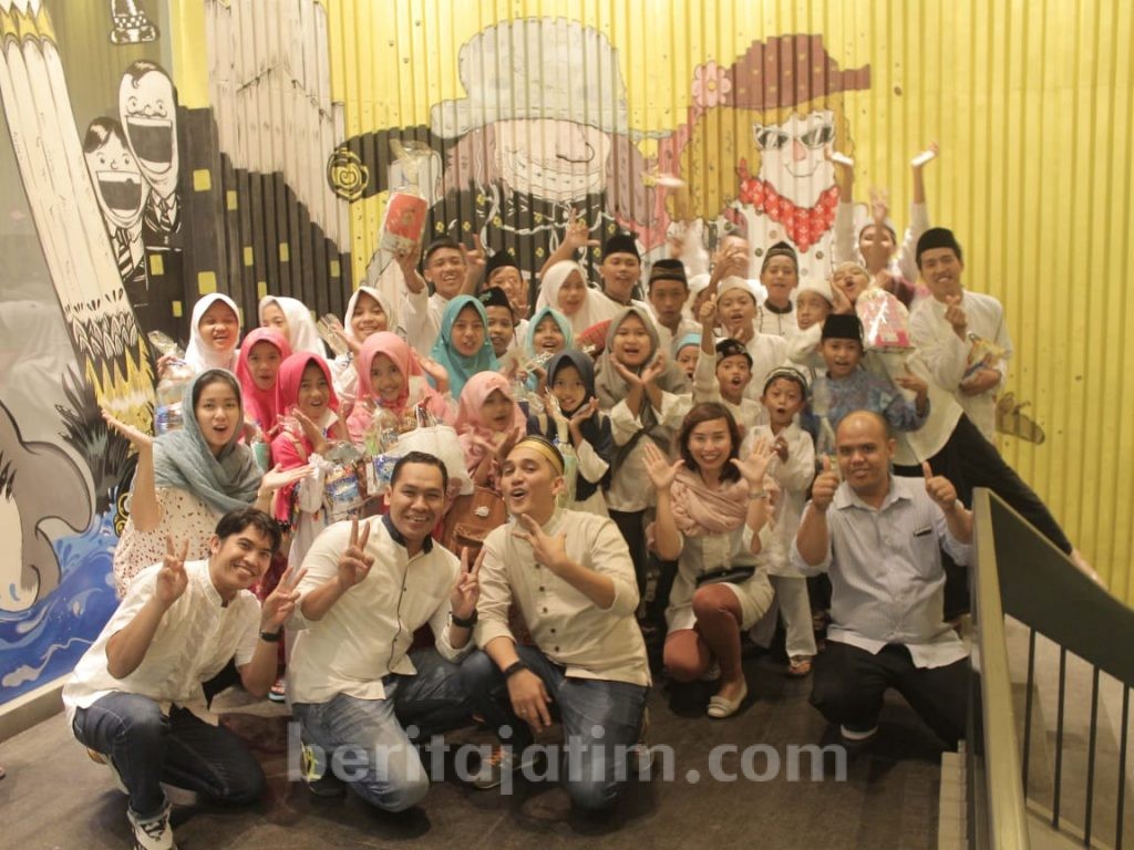 Hotel Yellow Buka Bersama Anak Yatim