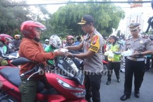 Bagi Takjil dan Sosialisasi Ops Keselamatan Semeru 2019