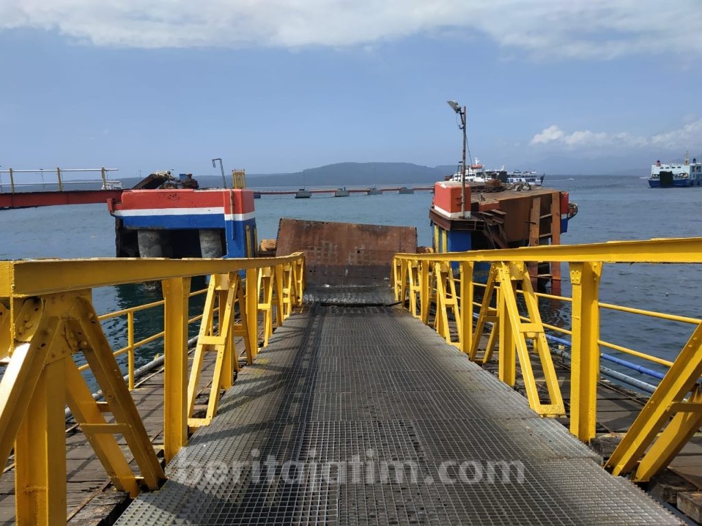 Dermaga Ponton ASDP Ketapang Banyuwangi Jebol