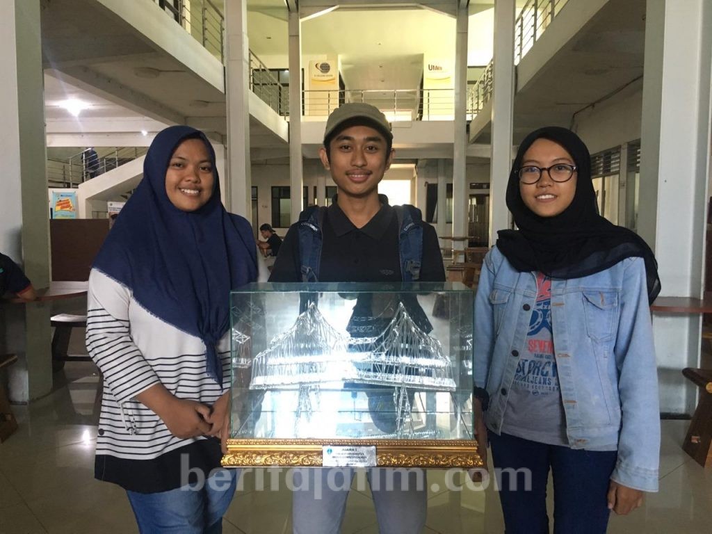 Tim Sinar Teknik Sipil UNNAR Kembali Juara Balsa Bridge Competition