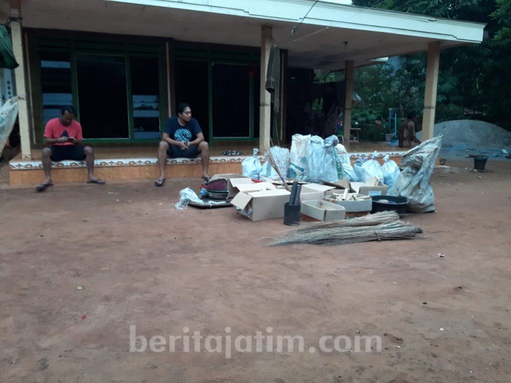 Polisi Sita 13 Karung Bahan Peledak Low Explosive di Bangkalan