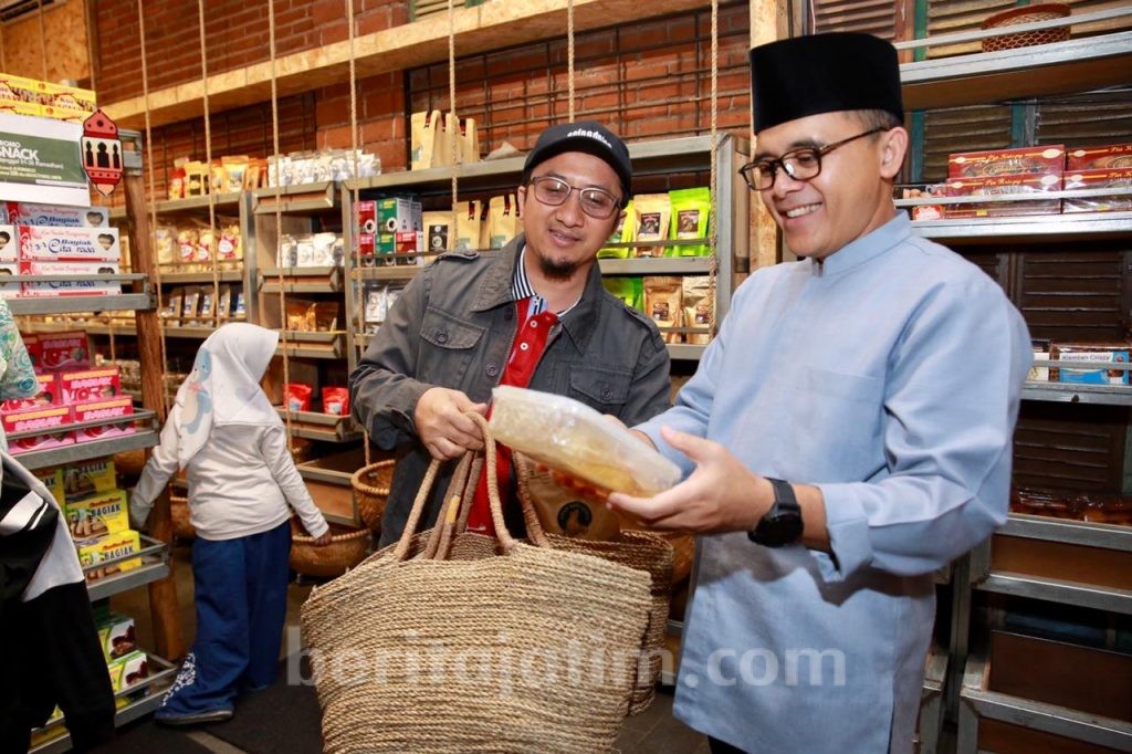 Yusuf Mansur Borong Kopi hingga Batik Banyuwangi