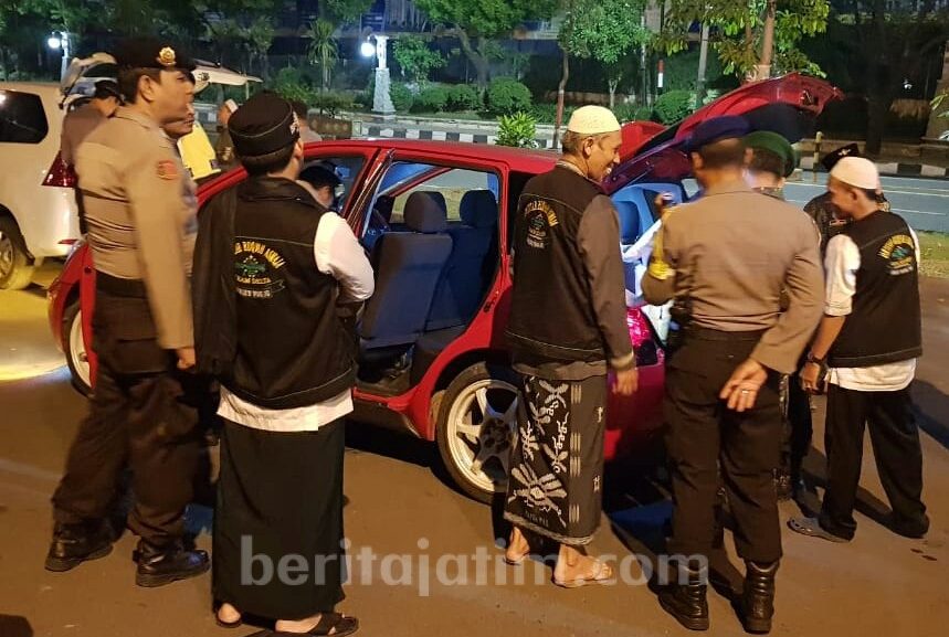 Cegah Gelombang Massa, Polisi Gresik Lakukan Swepping di Perbatasan