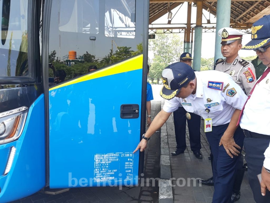 Dishub Gresik Razia Ramp Chek Bus AKDP dan AKAP