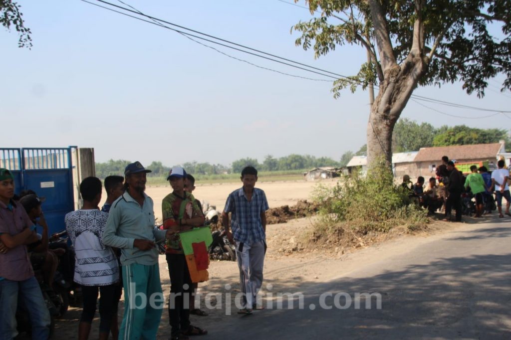 Pembangunan Pabrik Sepatu di Jombang Rusak Saluran Irigasi