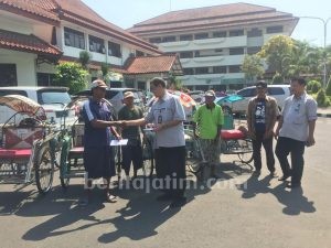 RS Semen Gresik Santuni Ratusan Anak Yatim dan Puluhan Abang Becak