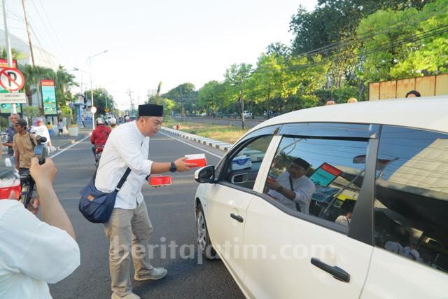 Asperapi Bagikan Takjil Gratis dan Berdoa Indonesia Aman