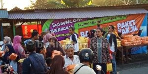 Alumni Avisena Bagi-bagi Takjil di Eks T Jabon