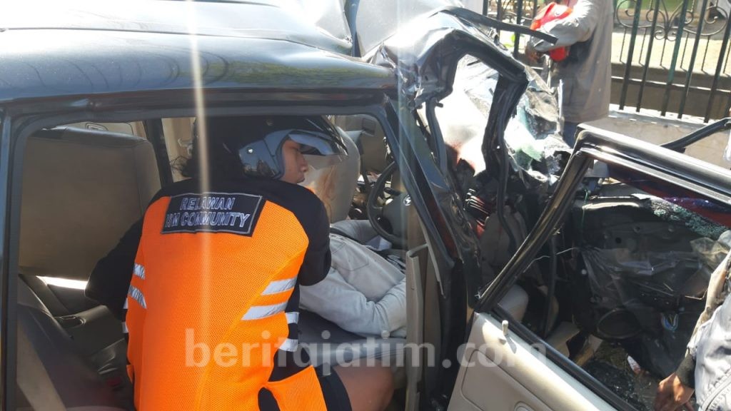 3 Korban Tewas Kecelakaan Beruntun di Jalur Pasuruan-Mojokerto dari Mobil Xenia