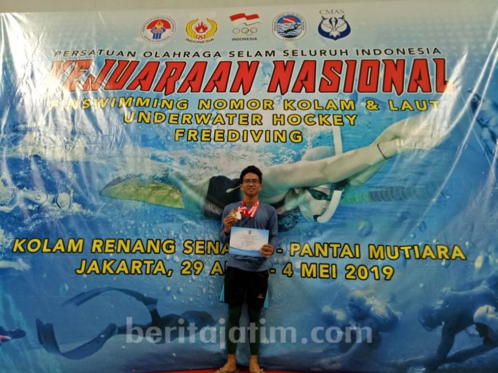 Cedera Kaki, Ichwan Tetap Berhasil Kantongi Perak dan Perunggu di Kejurnas Finswimming