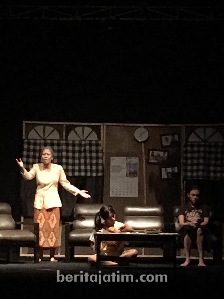 Teater UK Petra Ungkap Keadaan Negeri Melalui Pertujukan Seni