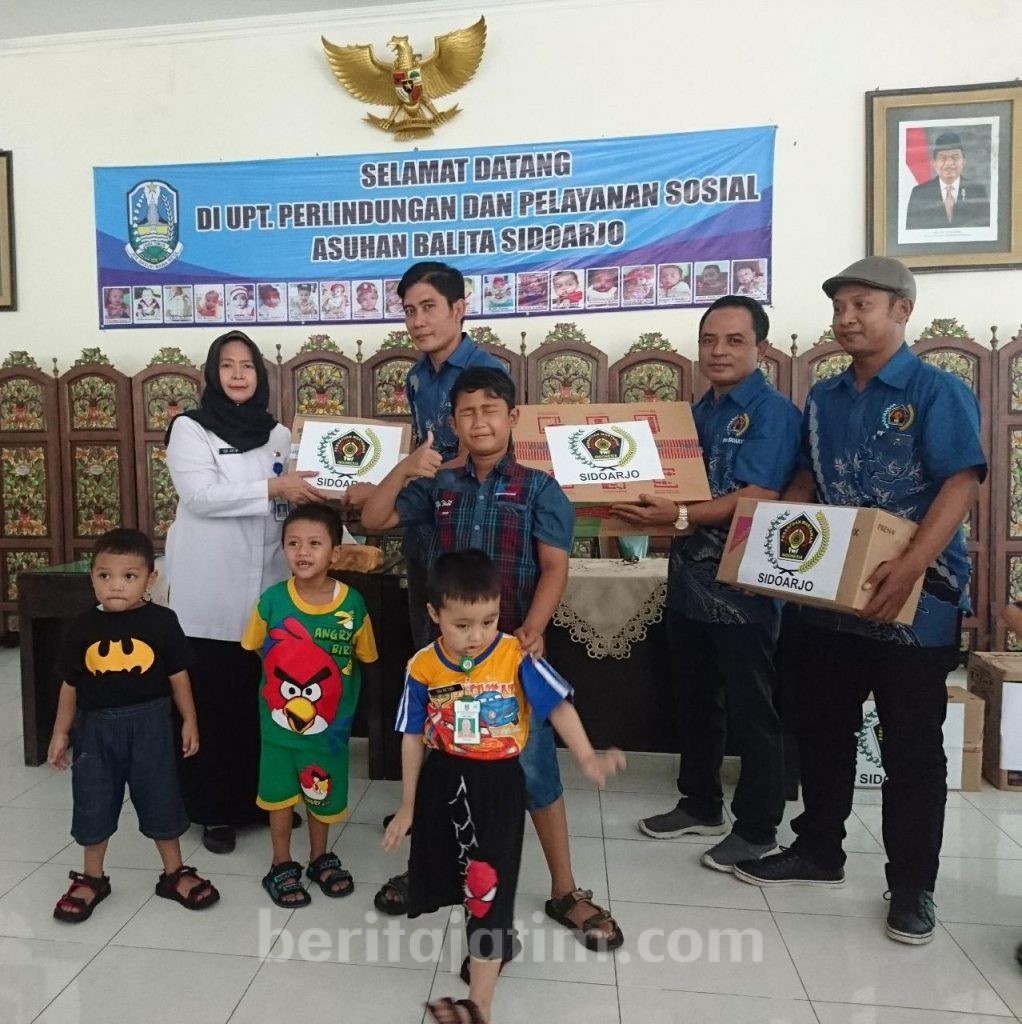 PWI Sidoarjo Berbagi Kebahagiaan Bersama Anak-anak PSAB