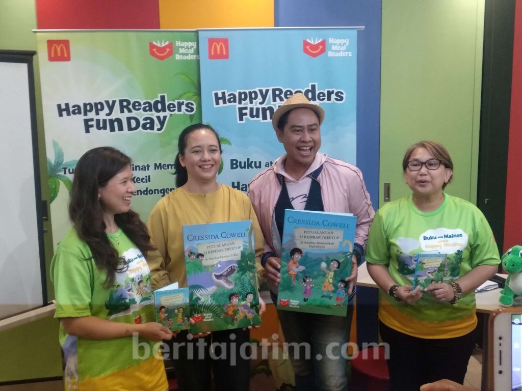 McD Luncurkan Buku Dinosaurus Gratis
