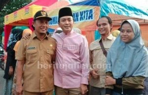 Bupati dan Wakil Bupati Pamekasan Kunjungi Bazar Takjil