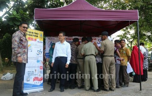 PT Taspen dan Bulog Madura Sediakan 1.100 Paket Sembako Murah