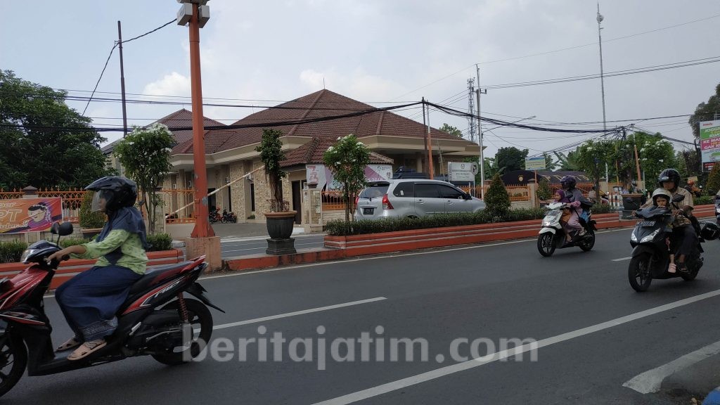 Demo di KPU Kota Mojokerto, Warga Harap Hati-hati