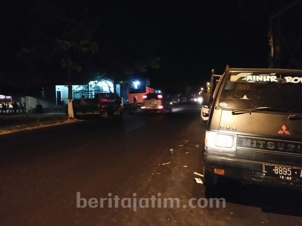 Kantor KPU Sampang Dikepung Massa